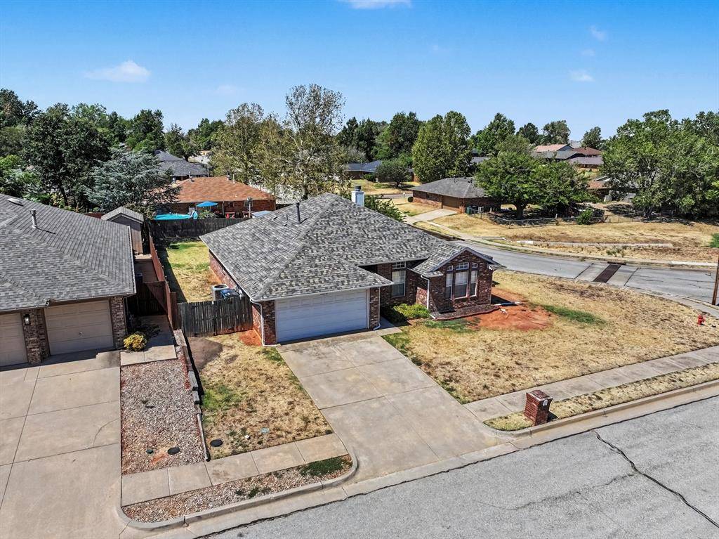 8213 Aaron DR, Oklahoma City, OK 73132