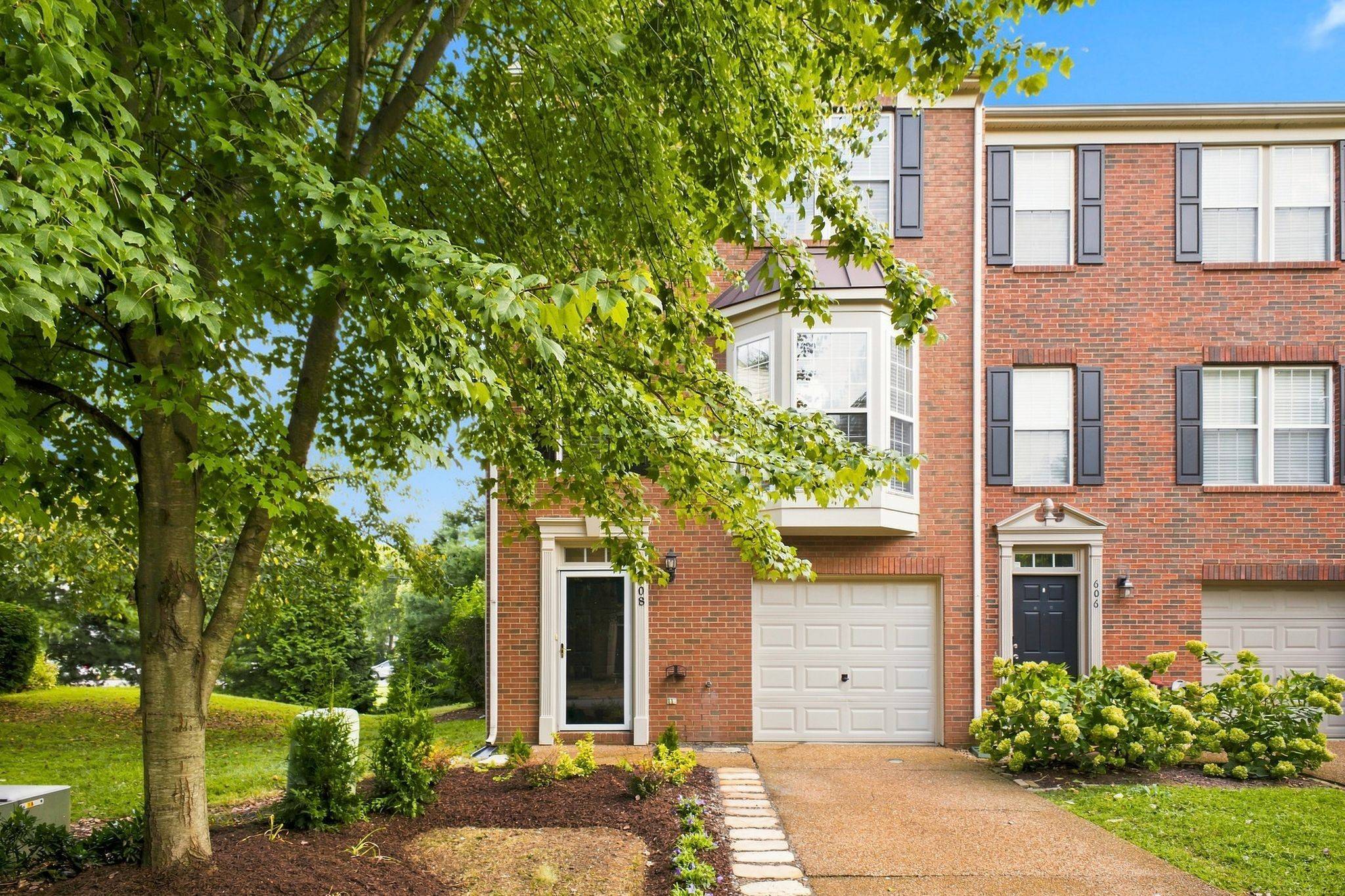 608 Huffine Manor Cir, Franklin, TN 37067