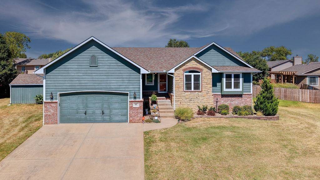 611 Cleek Ct, Winfield, KS 67156
