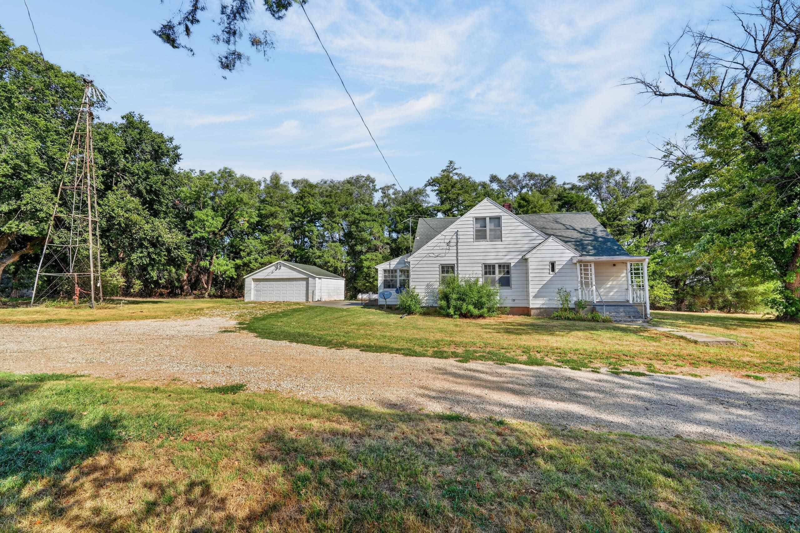 1145 State Road 14, Lyons, KS 67554