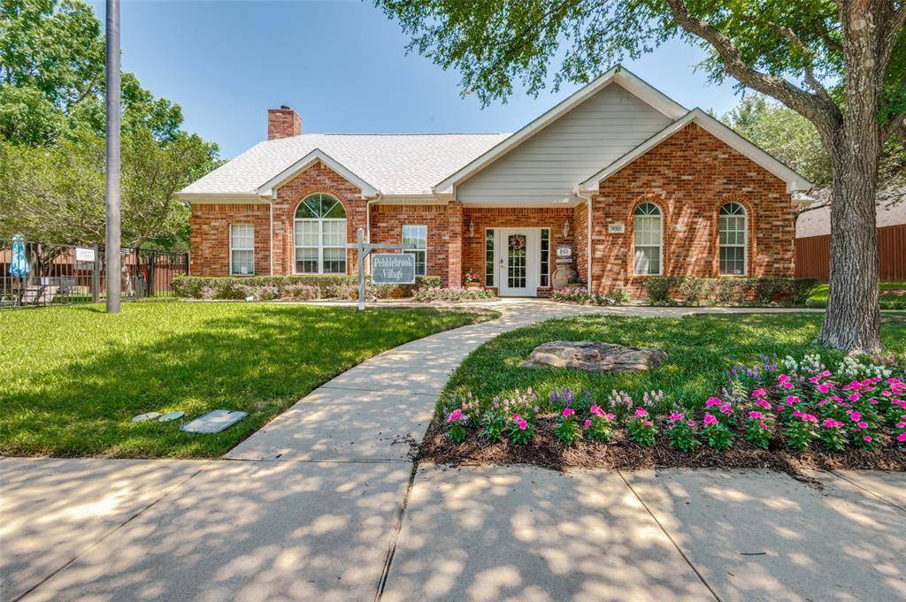 1004 Bridges Drive, Arlington, TX 76012