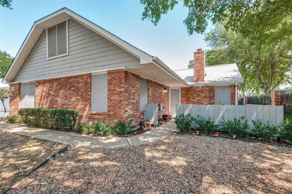 1004 Bridges Drive, Arlington, TX 76012