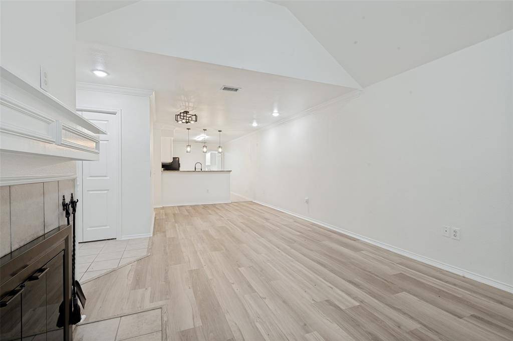 1004 Bridges Drive, Arlington, TX 76012