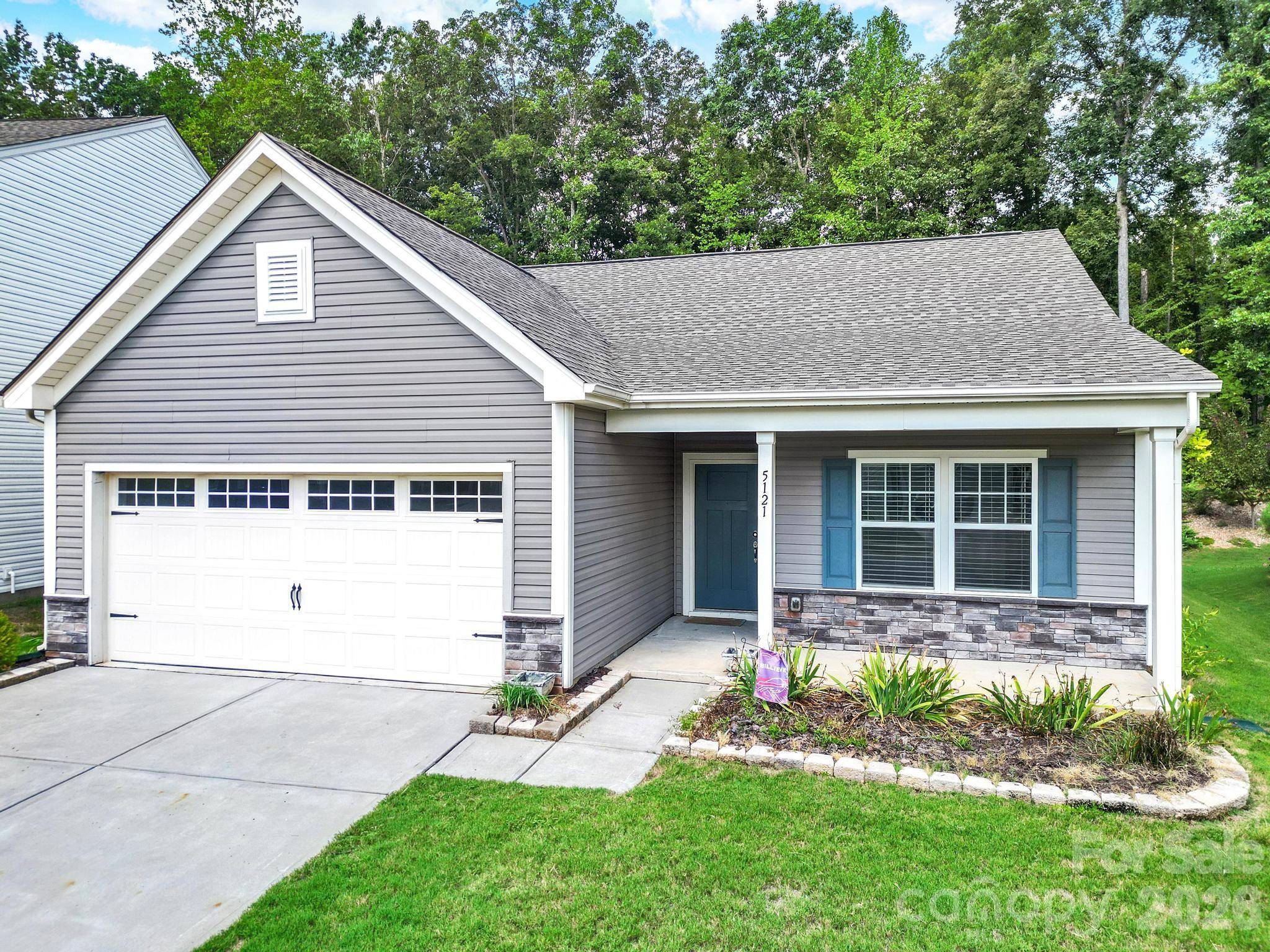5121 Saddleback DR, Mount Holly, NC 28120