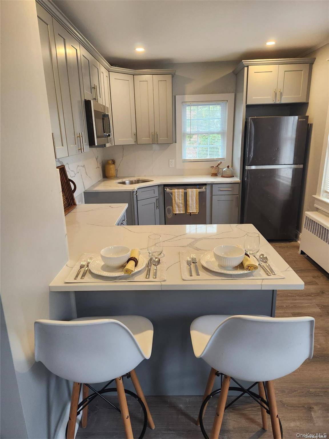 156 Cleveland AVE #B, Mineola, NY 11501