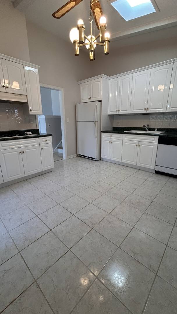 8501 W Normal AVE, Niles, IL 60714