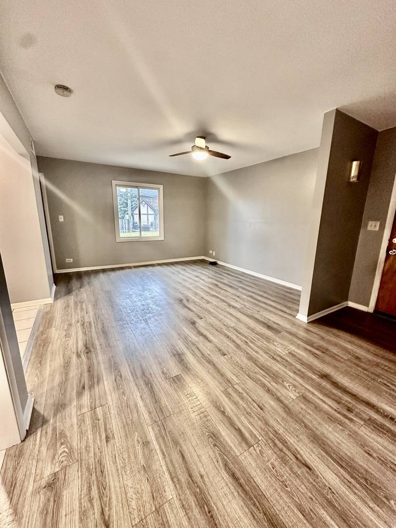 1702 W Oakton ST, Arlington Heights, IL 60004