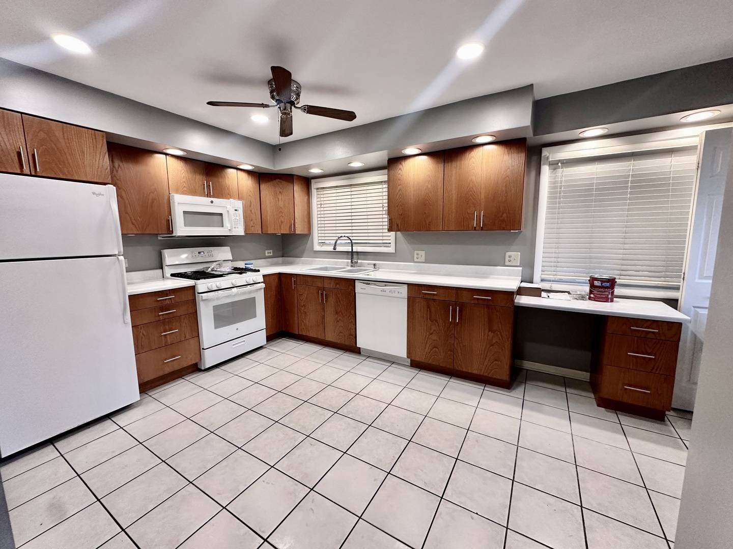 1702 W Oakton ST, Arlington Heights, IL 60004