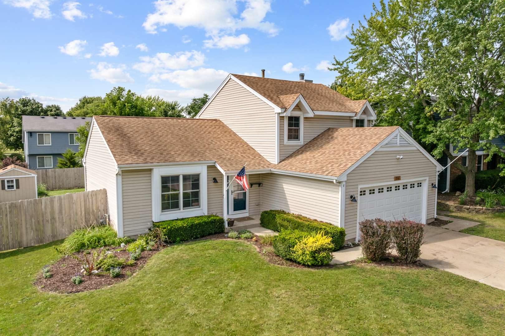 1102 Amberwood DR, Crystal Lake, IL 60014