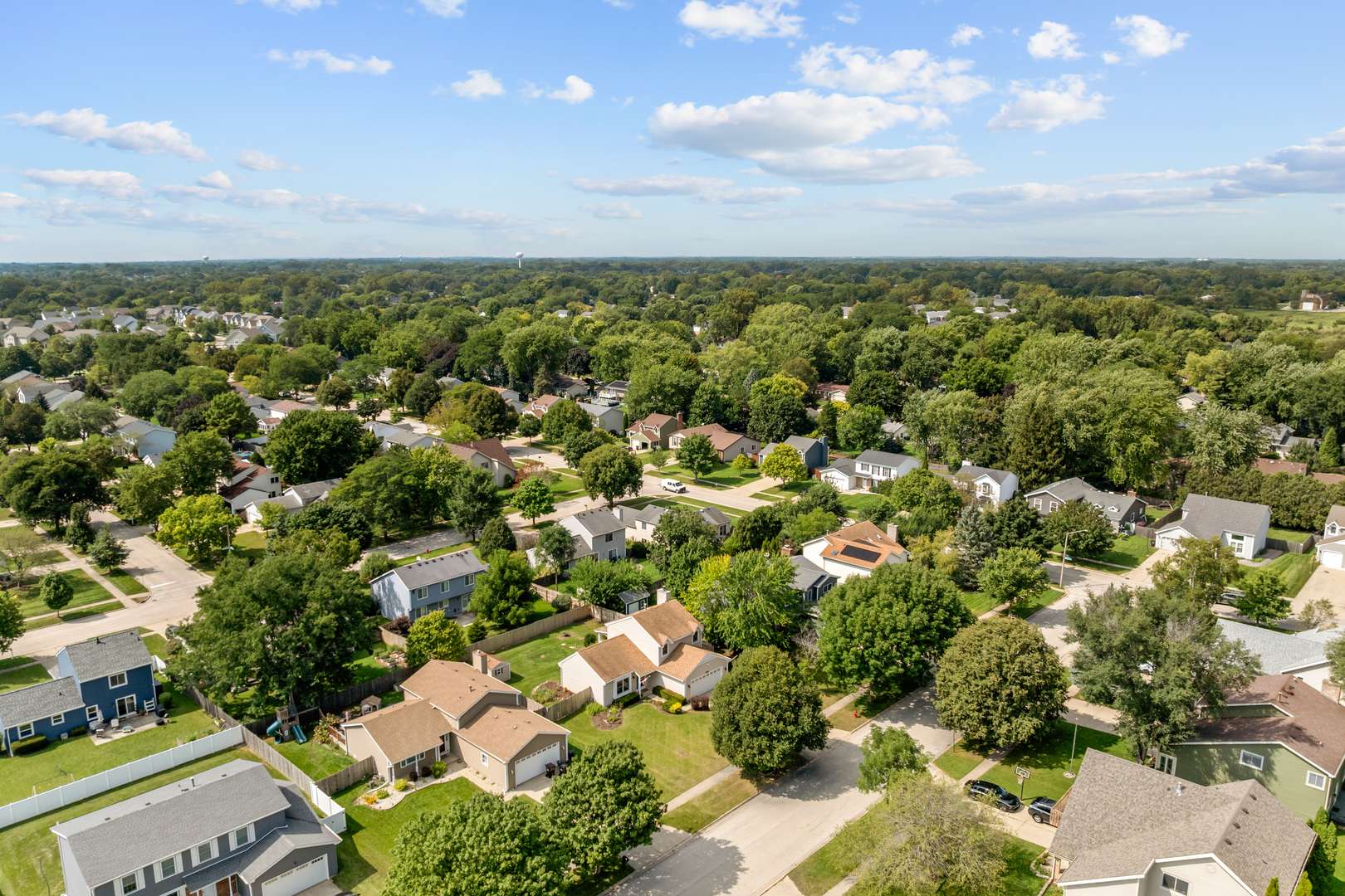 1102 Amberwood DR, Crystal Lake, IL 60014