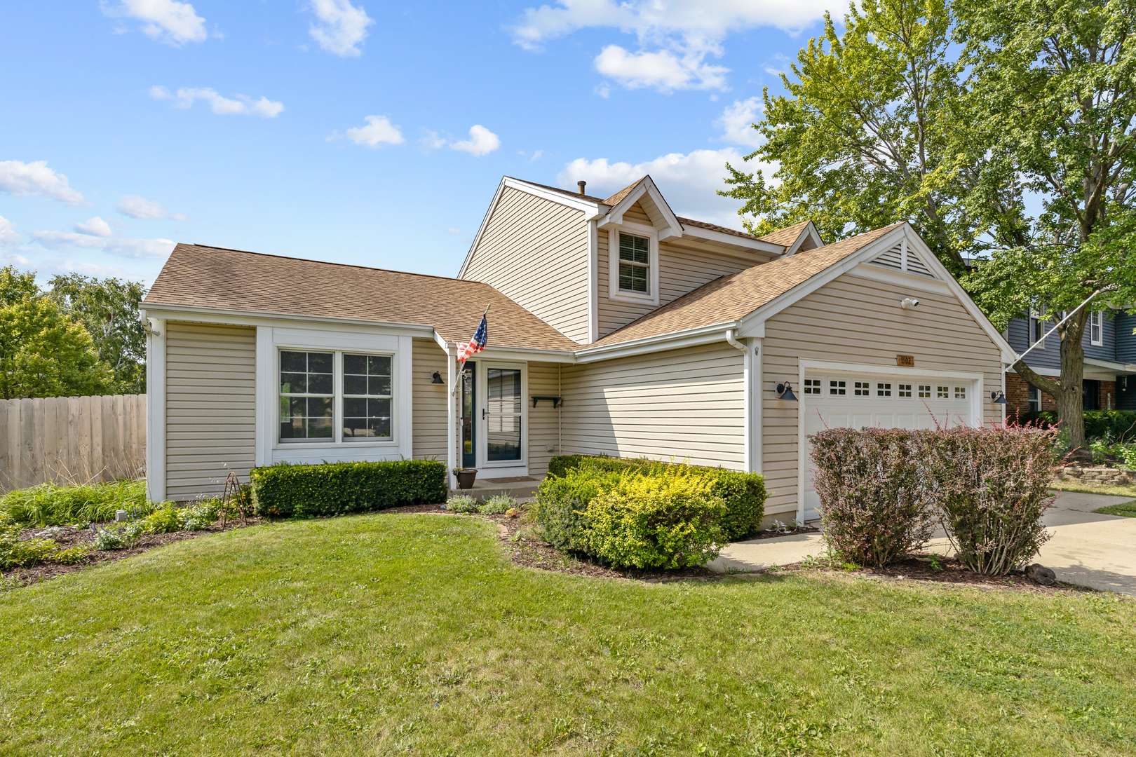 1102 Amberwood DR, Crystal Lake, IL 60014