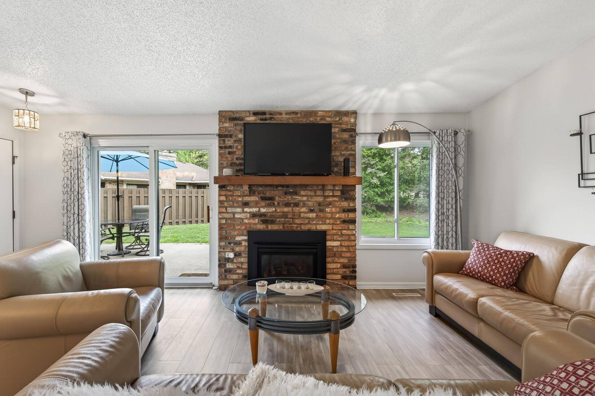 9601 Lonsdale CIR, Minnetonka, MN 55305