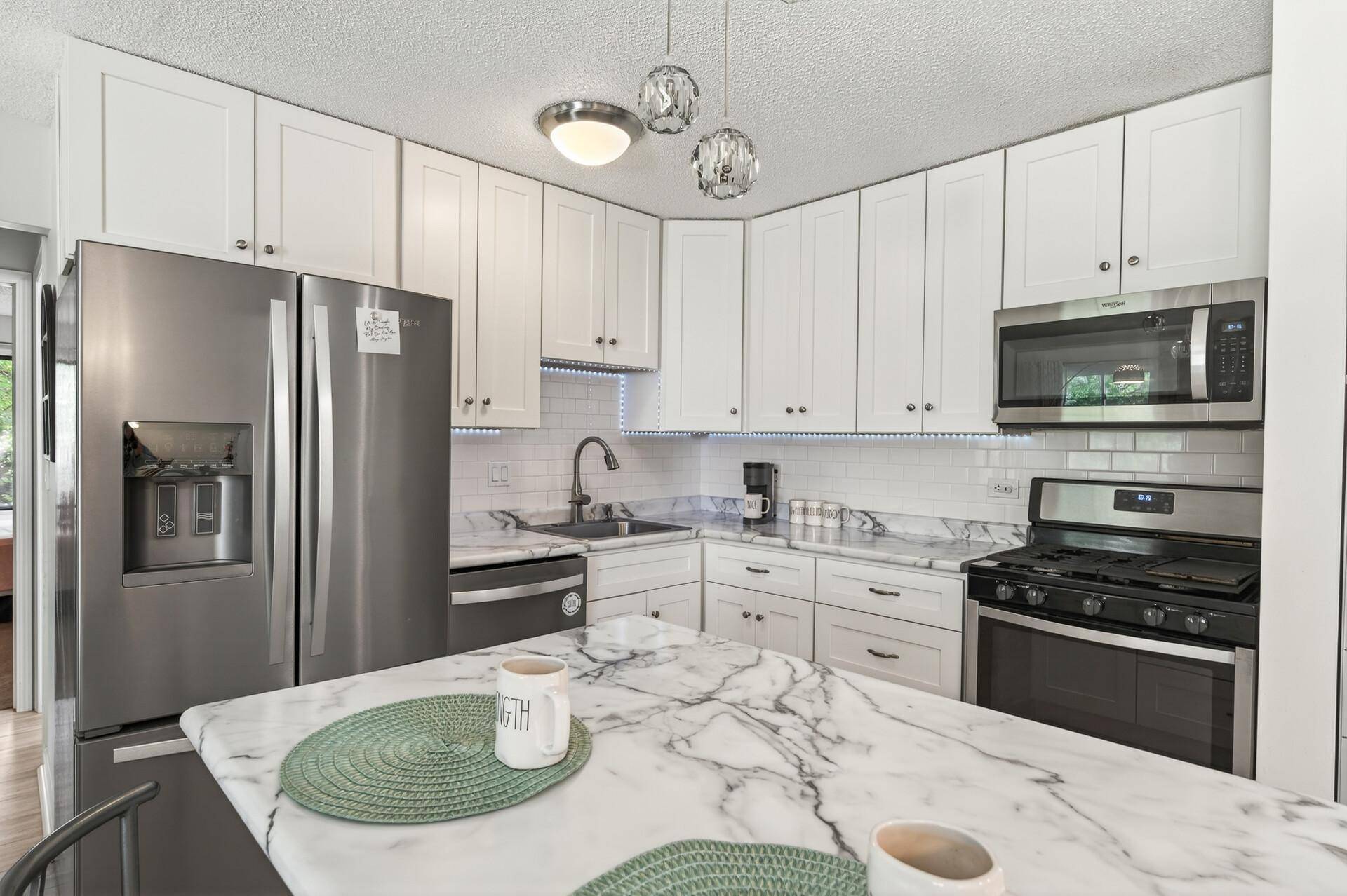 9601 Lonsdale CIR, Minnetonka, MN 55305
