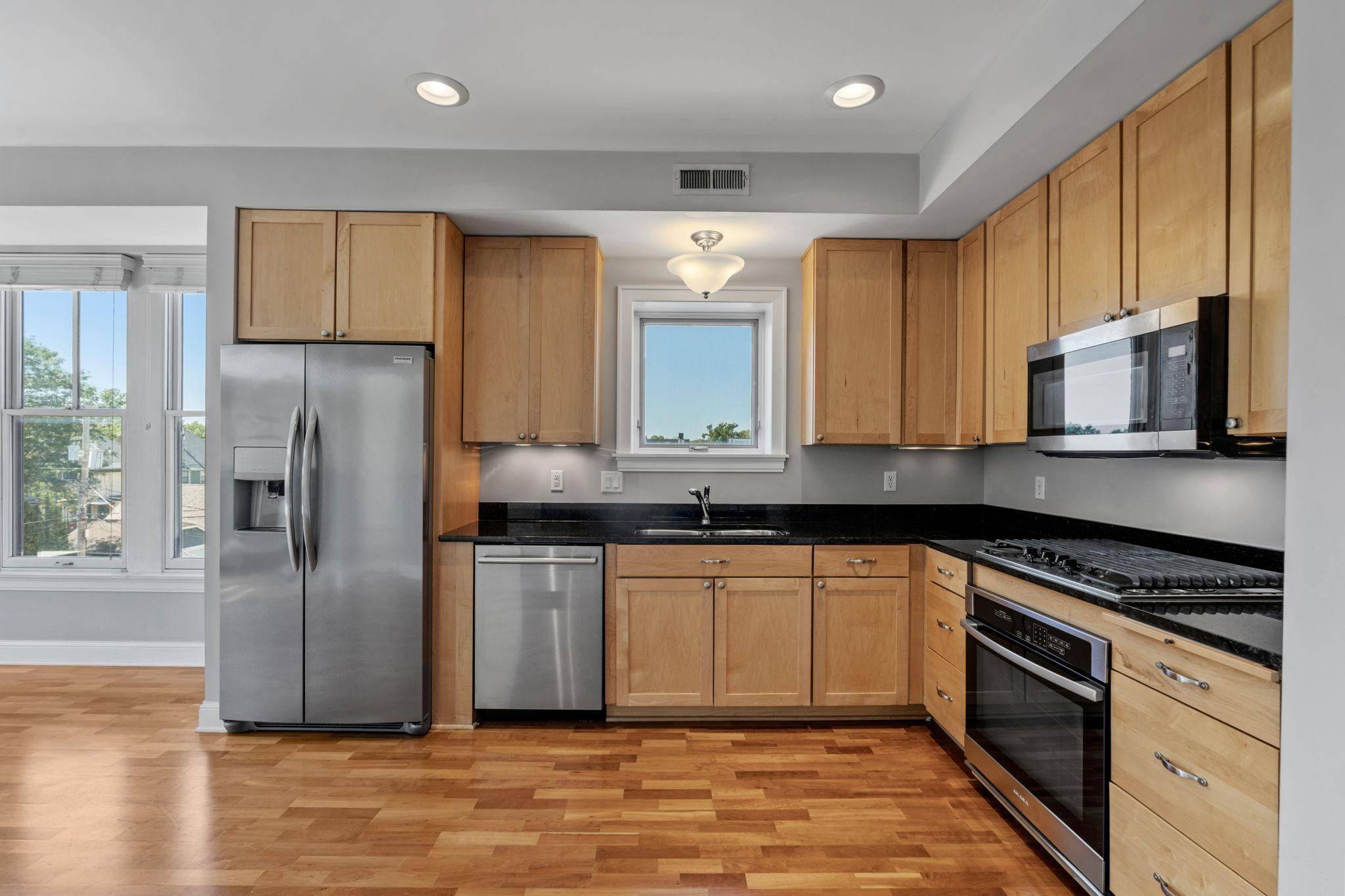 1060 Grand AVE #300, Saint Paul, MN 55105