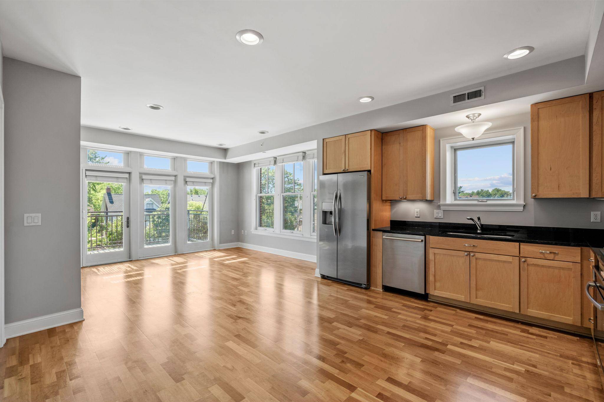 1060 Grand AVE #300, Saint Paul, MN 55105