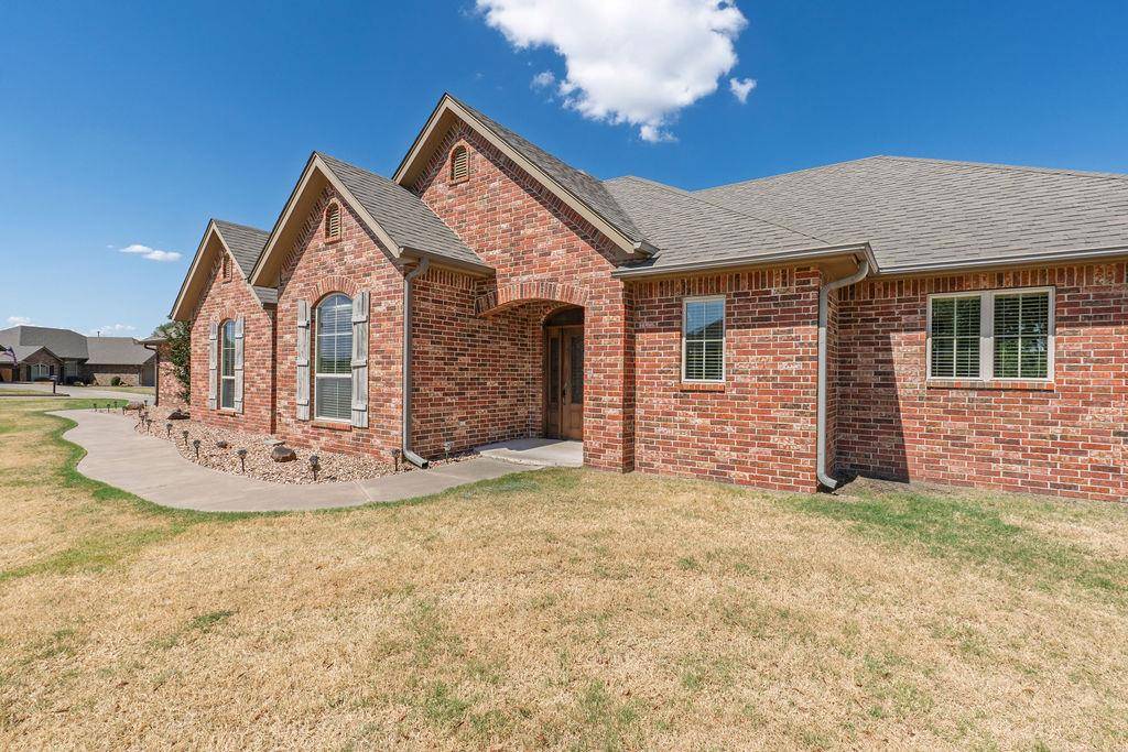 2520 E Bradley ST, Shawnee, OK 74804