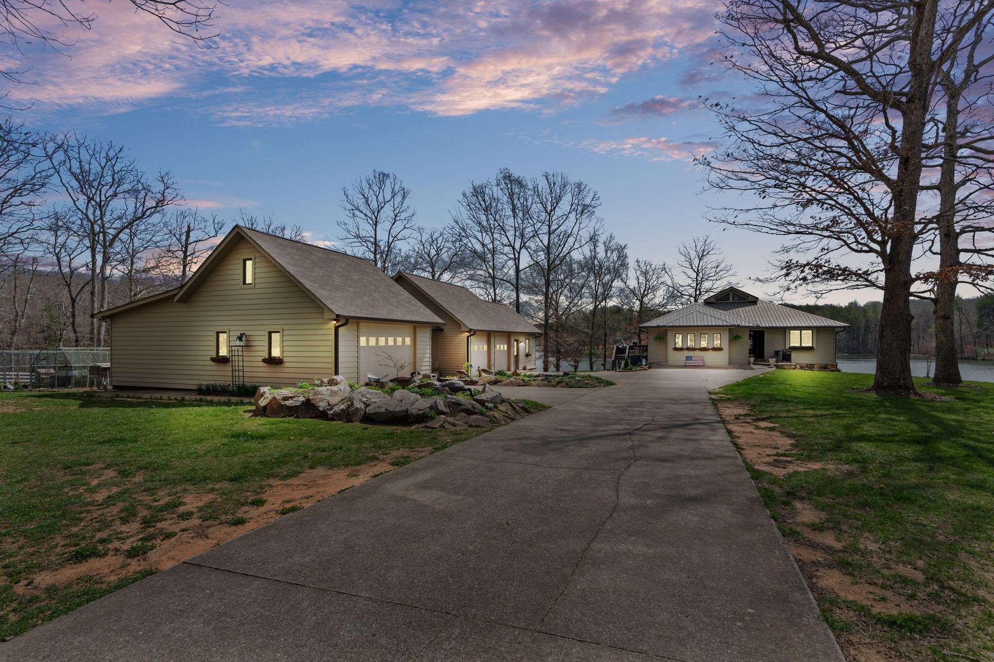137 Lake Shore Blvd, Coalmont, TN 37313