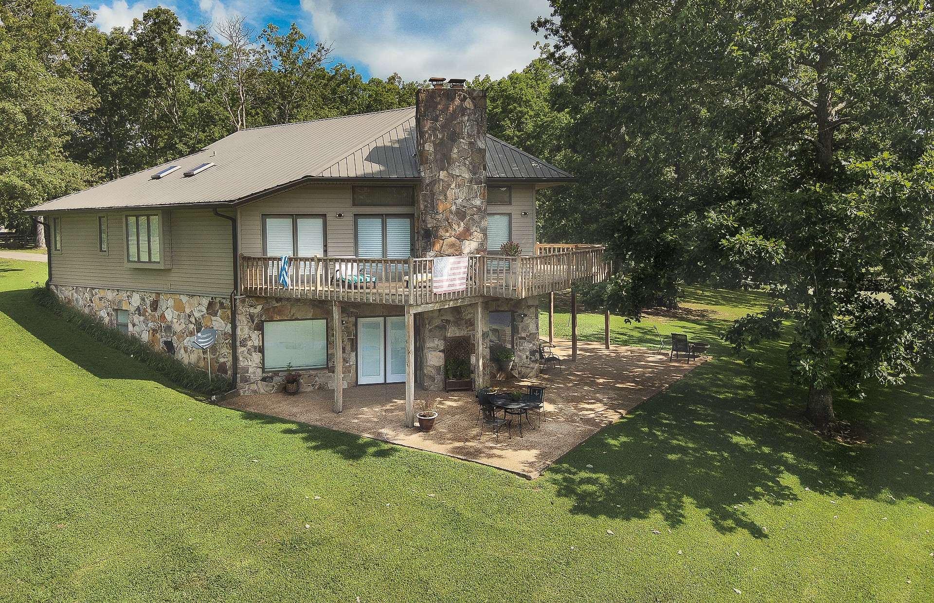 137 Lake Shore Blvd, Coalmont, TN 37313