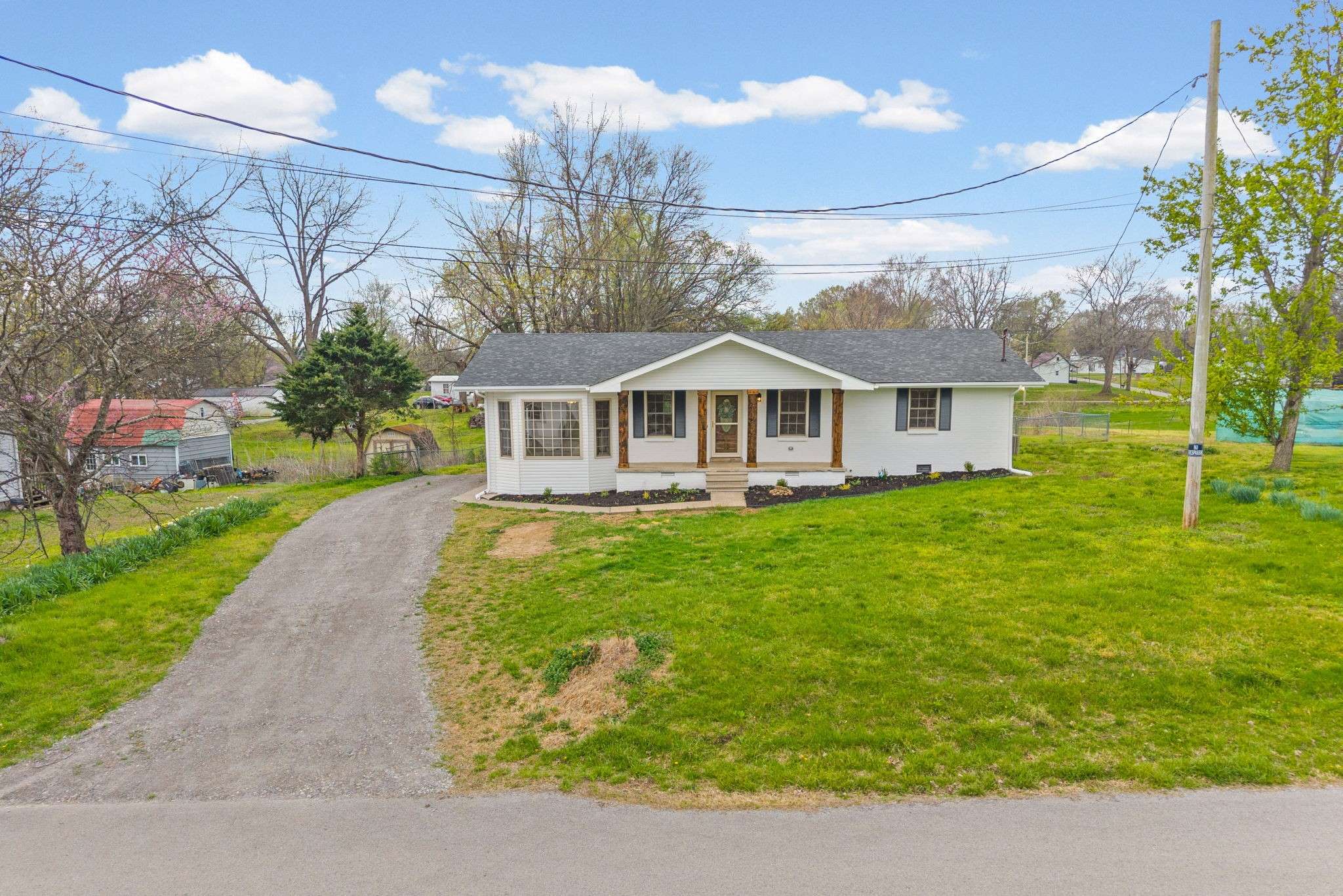 206 Maple St, Adams, TN 37010
