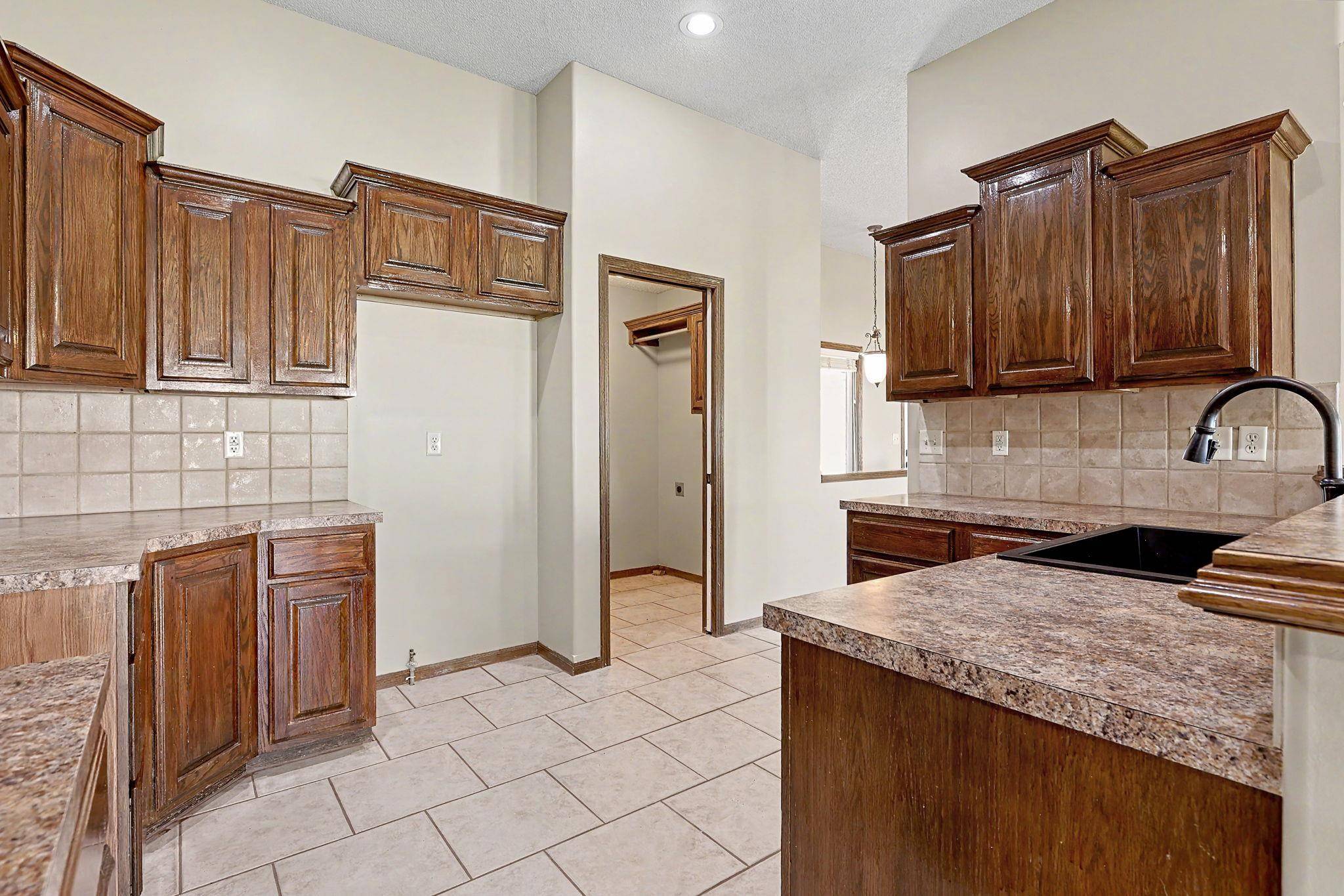 3412 N RIDGE PORT, Wichita, KS 67205