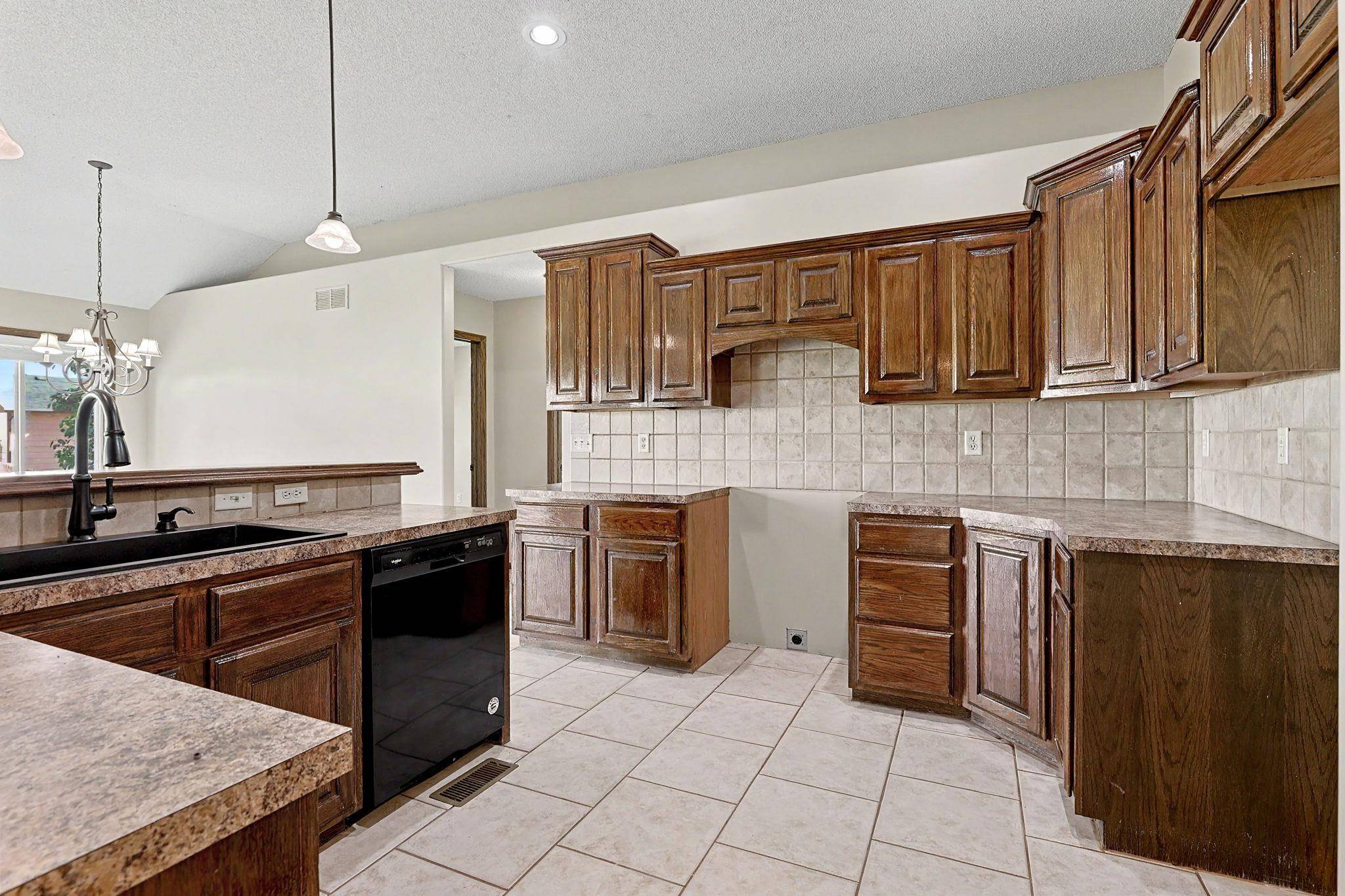 3412 N RIDGE PORT, Wichita, KS 67205