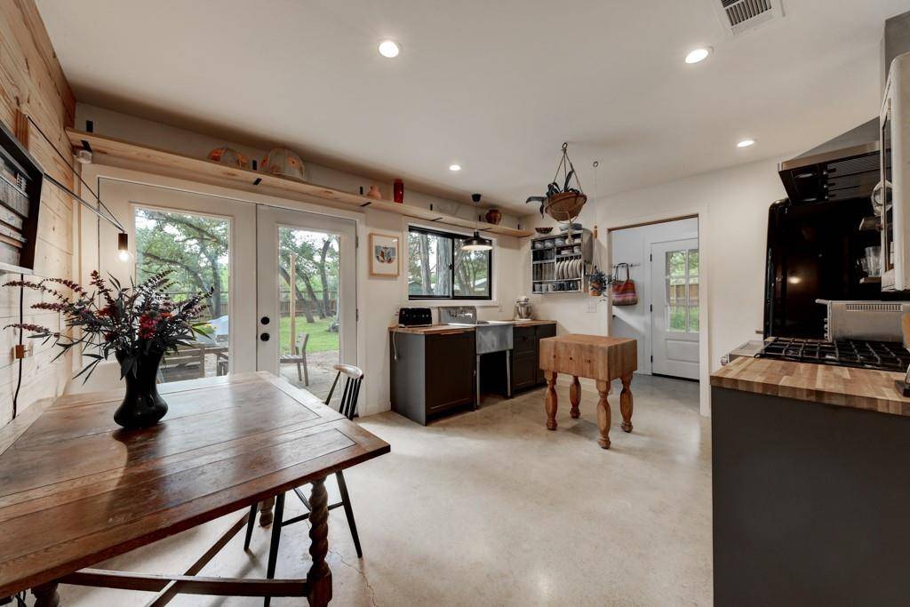 152 Spoke LN, Wimberley, TX 78676