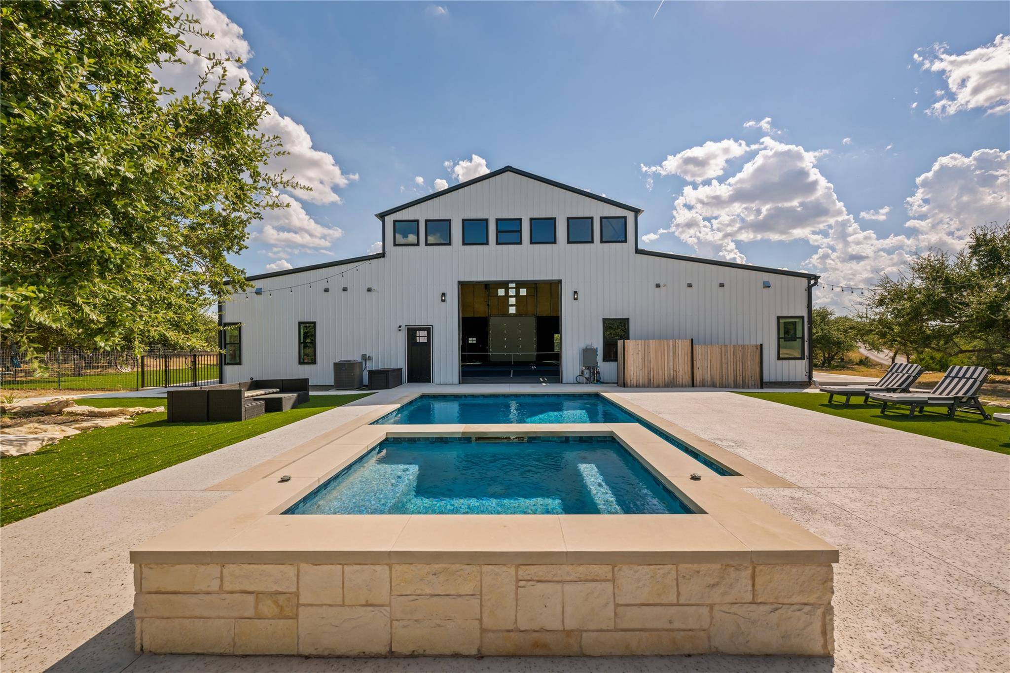 1118 Harmon Hills RD, Dripping Springs, TX 78620
