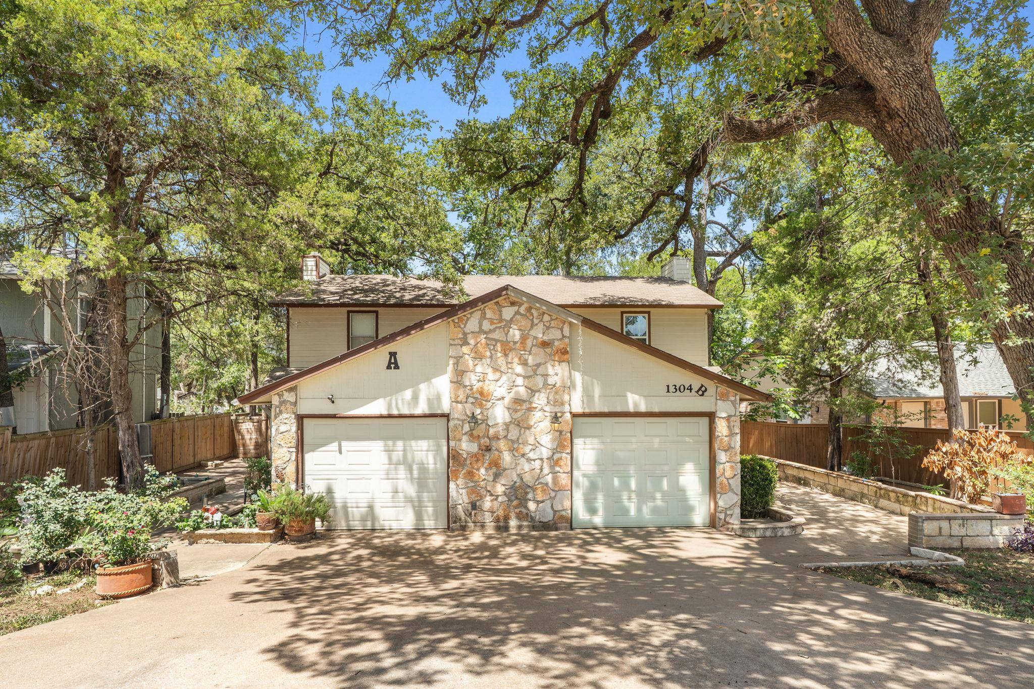 1304 Cool Shadow DR, Del Valle, TX 78617