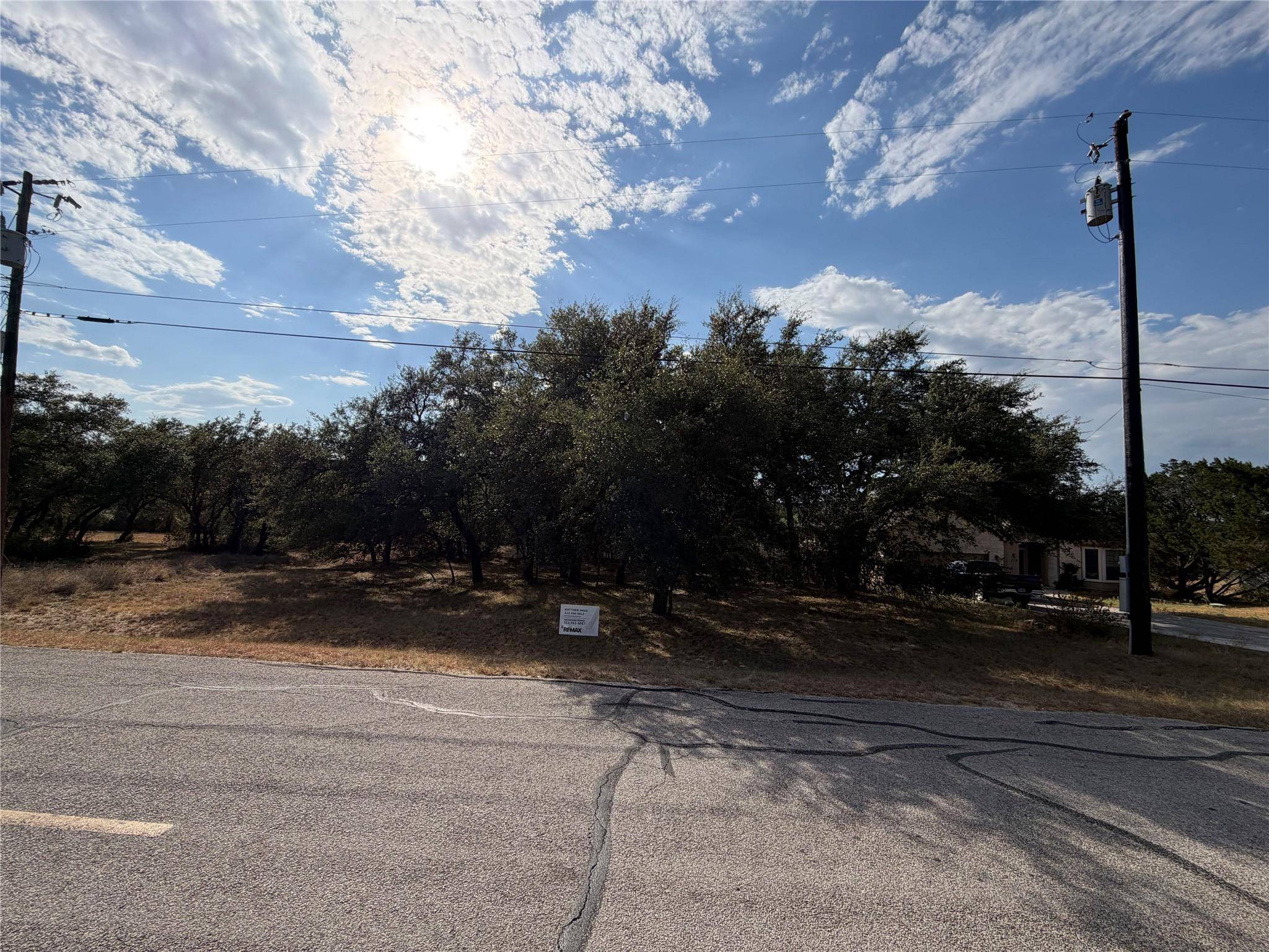 216 Dunkeld DR, Spicewood, TX 78669
