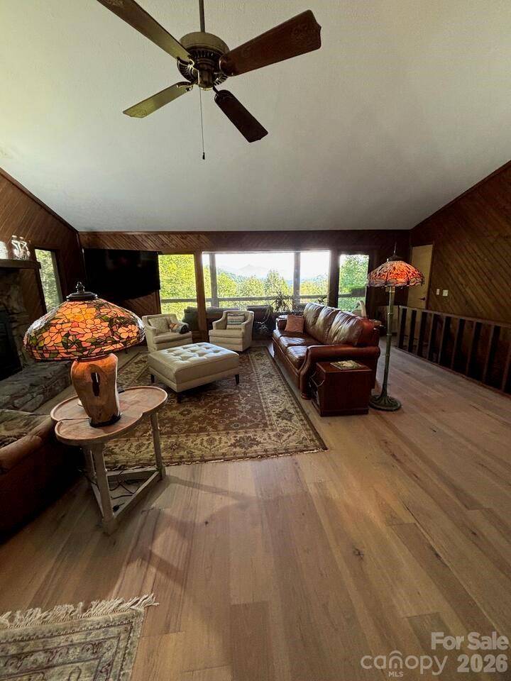 70 Calhoun Ridge RD, Waynesville, NC 28786