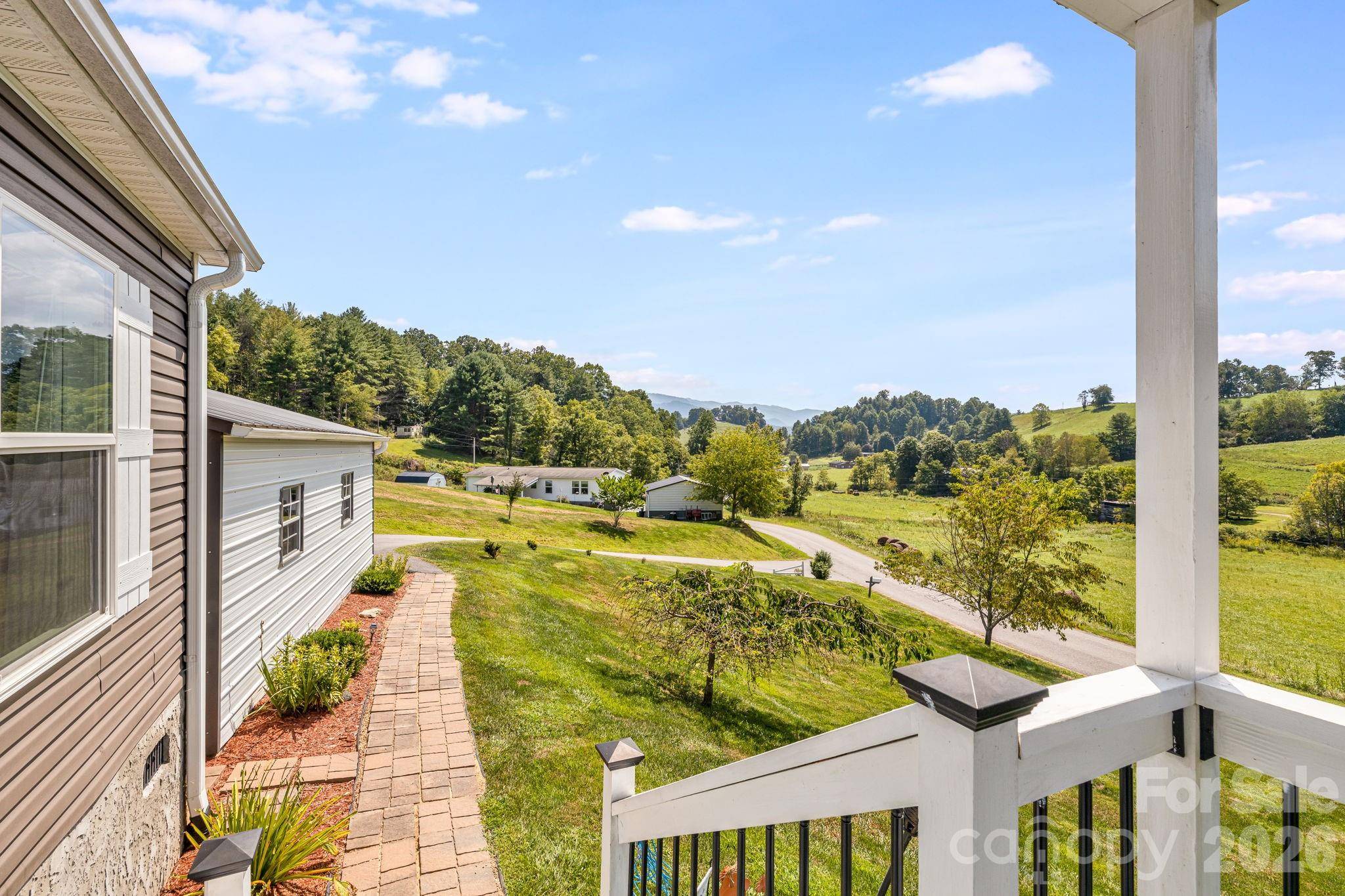 582 John Henry RD, Burnsville, NC 28714