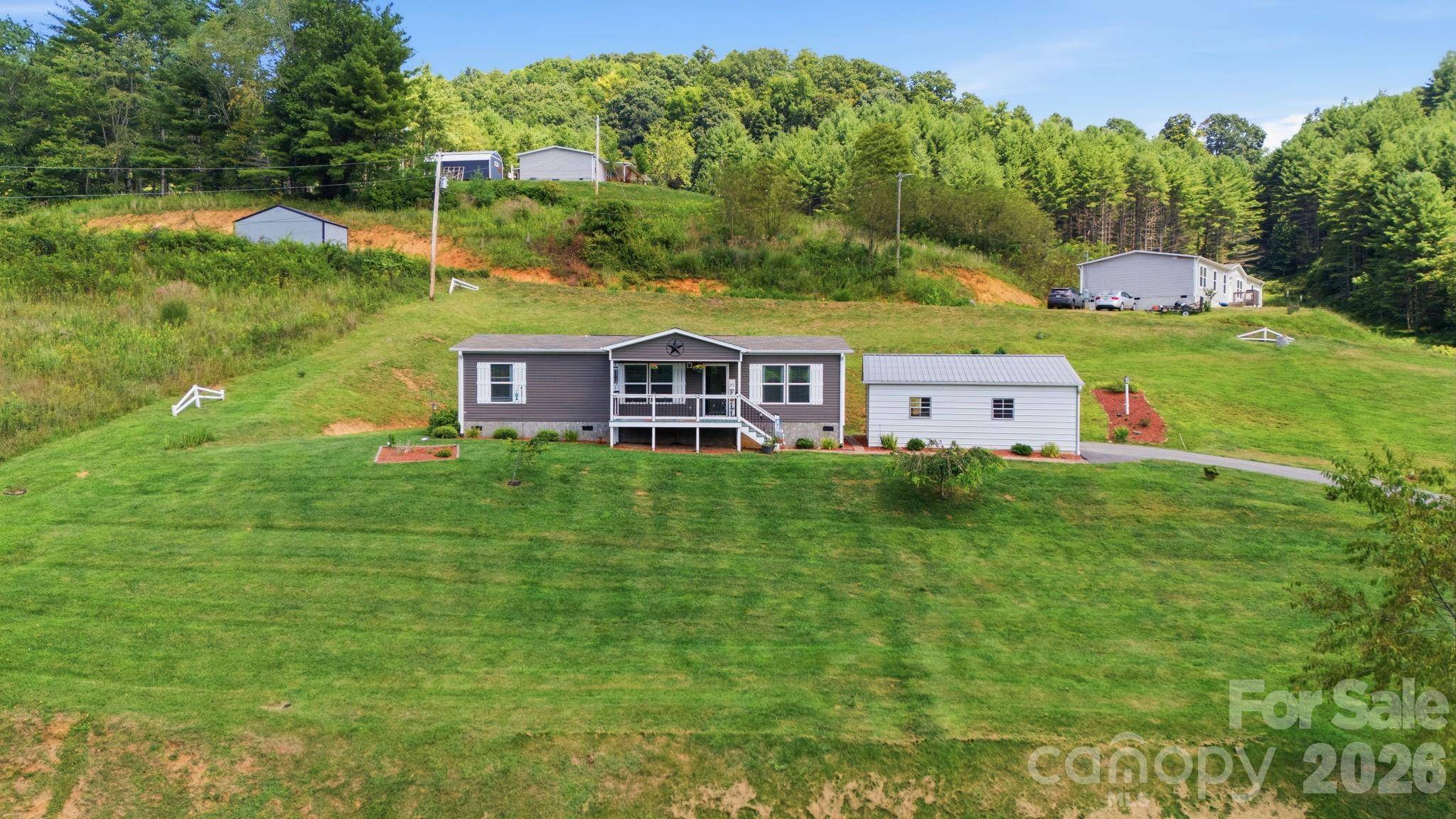 582 John Henry RD, Burnsville, NC 28714