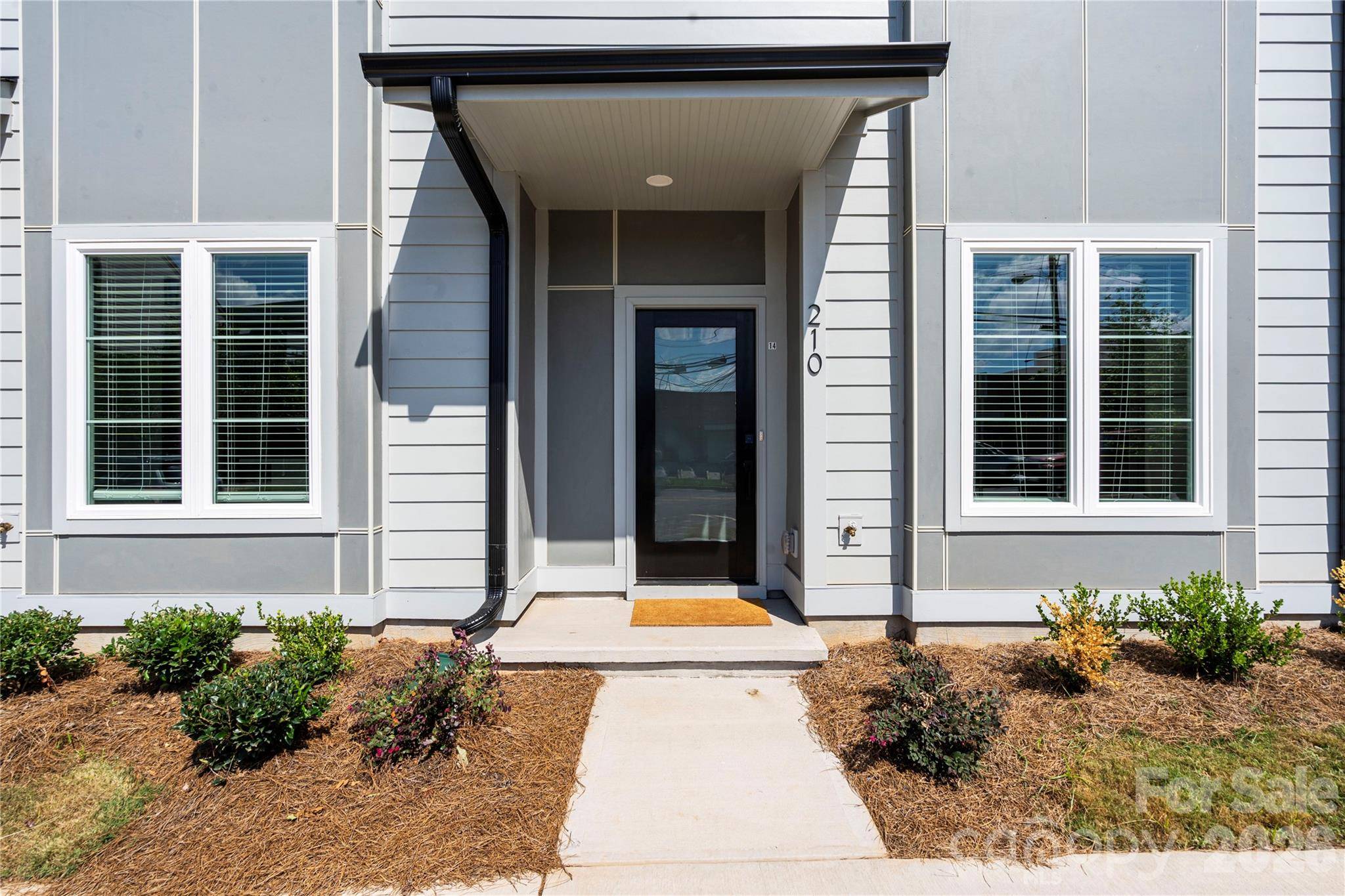246 Freeland LN, Charlotte, NC 28217