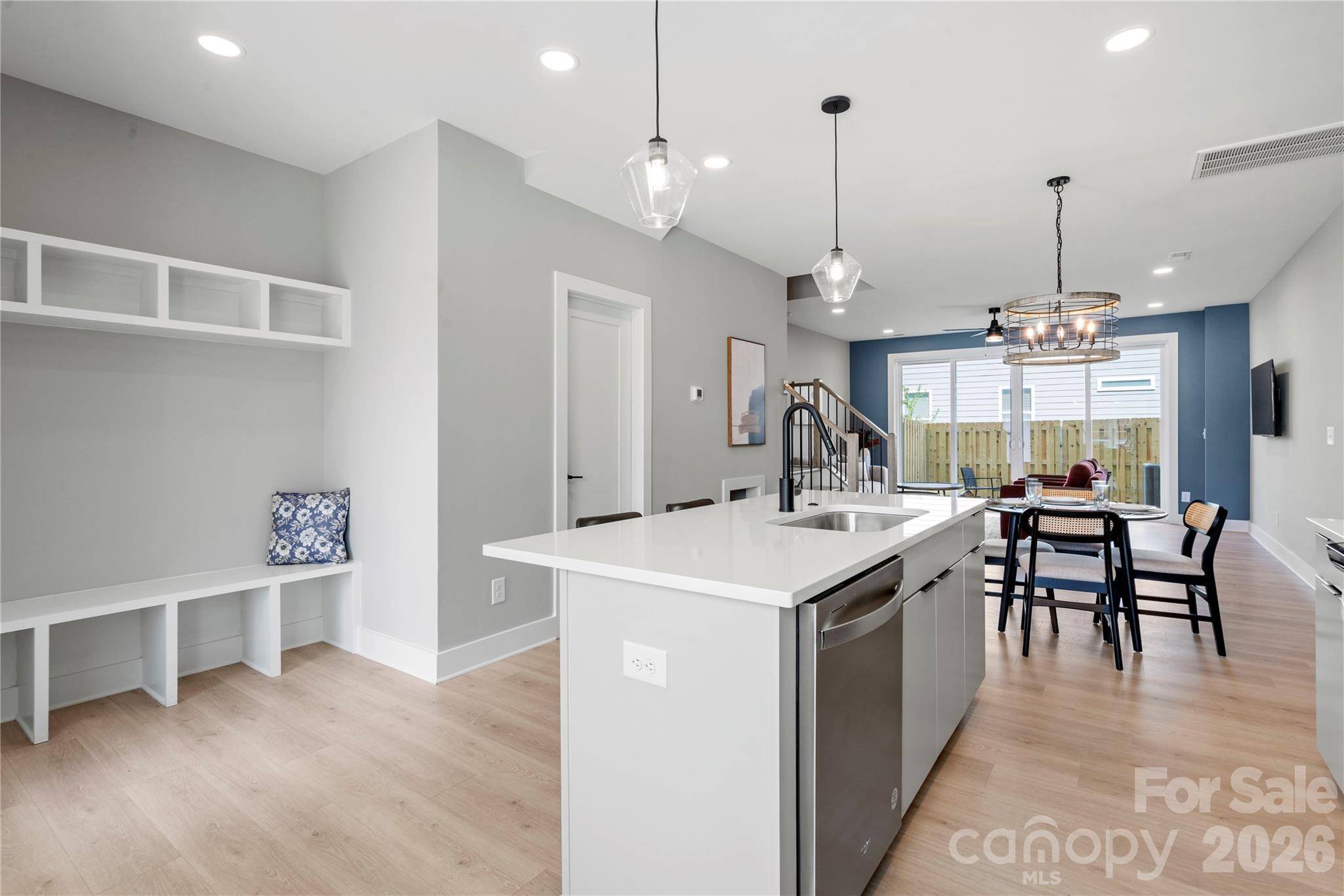 246 Freeland LN, Charlotte, NC 28217