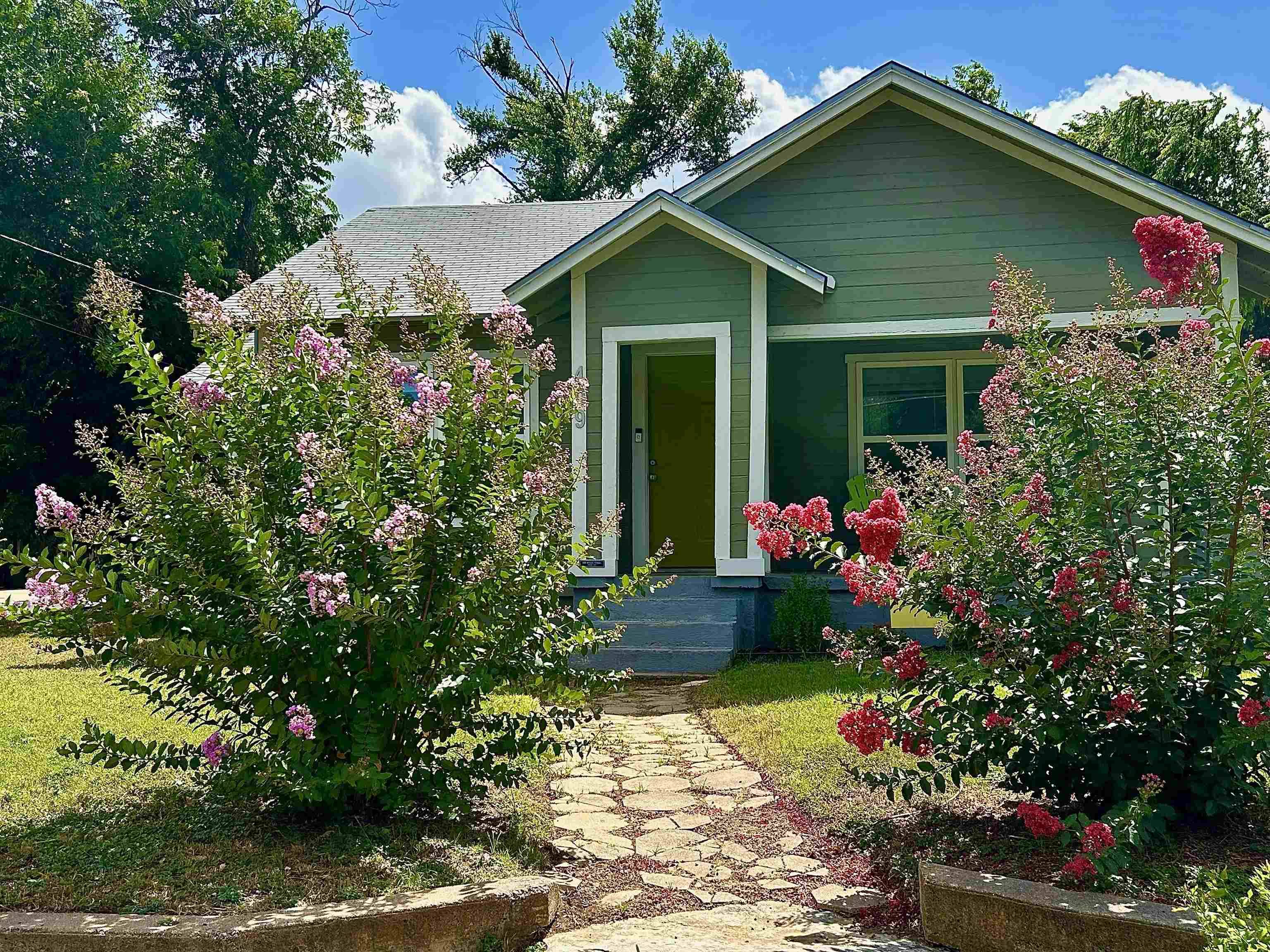 409 N Vandeveer ST, Burnet, TX 78611