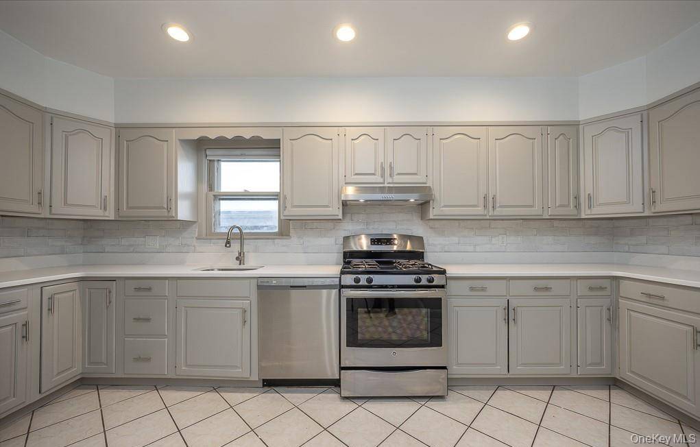 120 S Broadway #1, Tarrytown, NY 10591