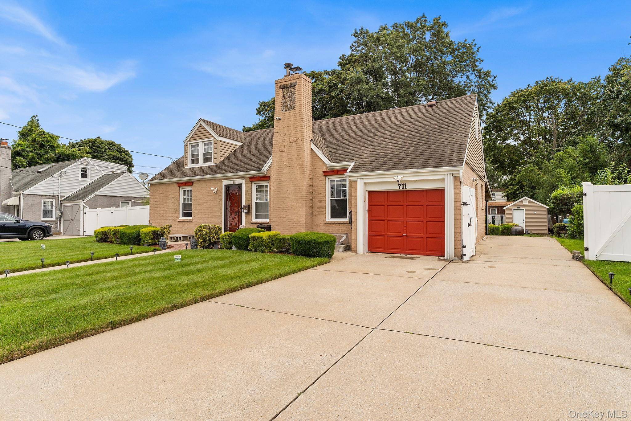 711 Charter CT, Uniondale, NY 11553