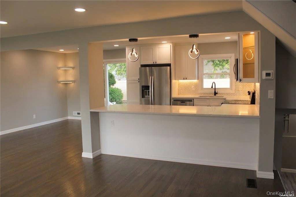 240 Lincoln AVE, Island Park, NY 11558