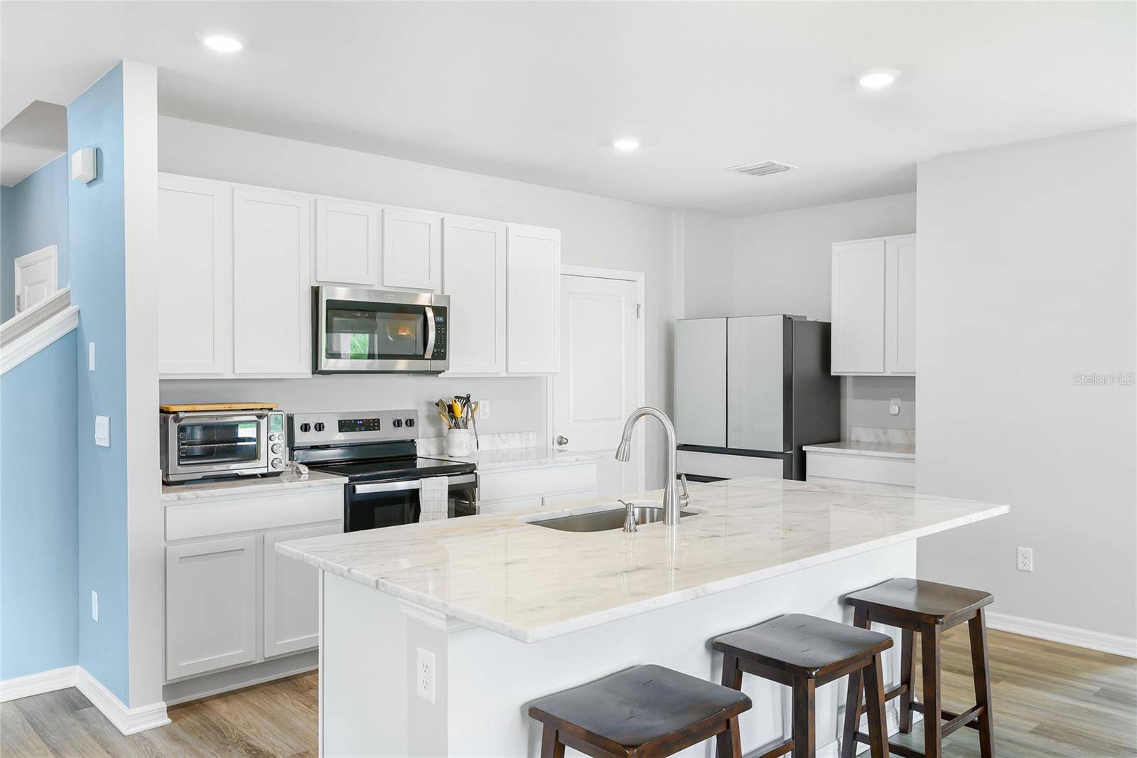 3391 HILLTOP CIR, Bradenton, FL 34211