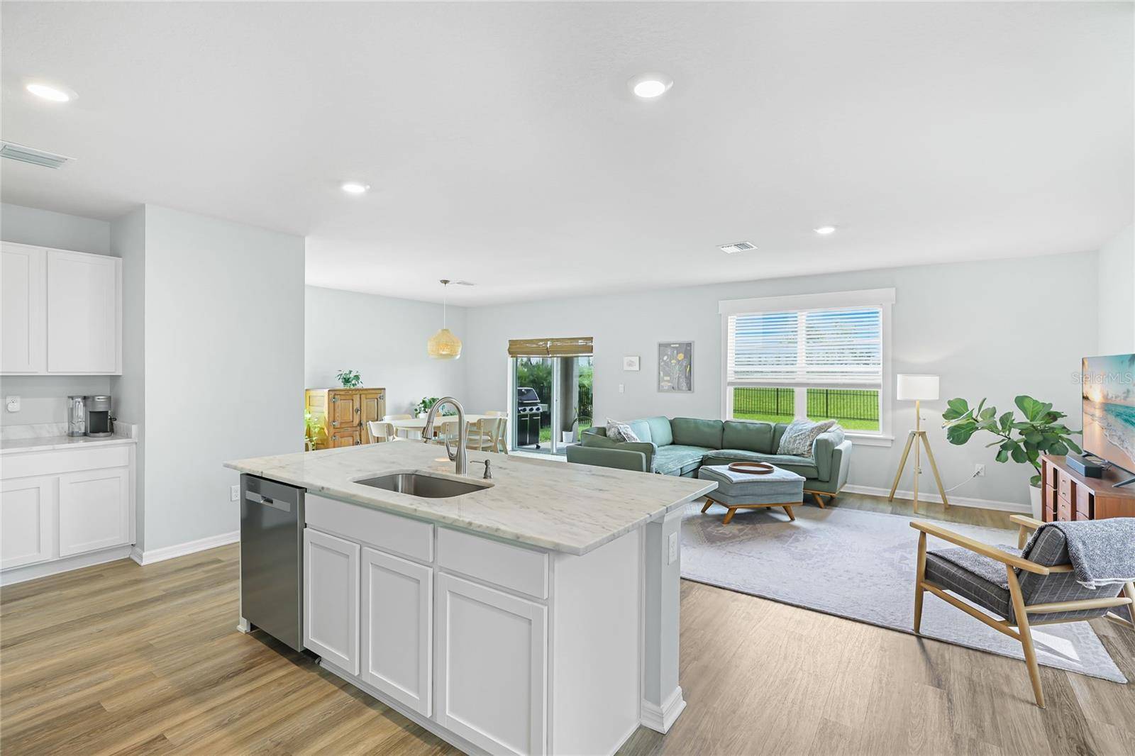 3391 HILLTOP CIR, Bradenton, FL 34211