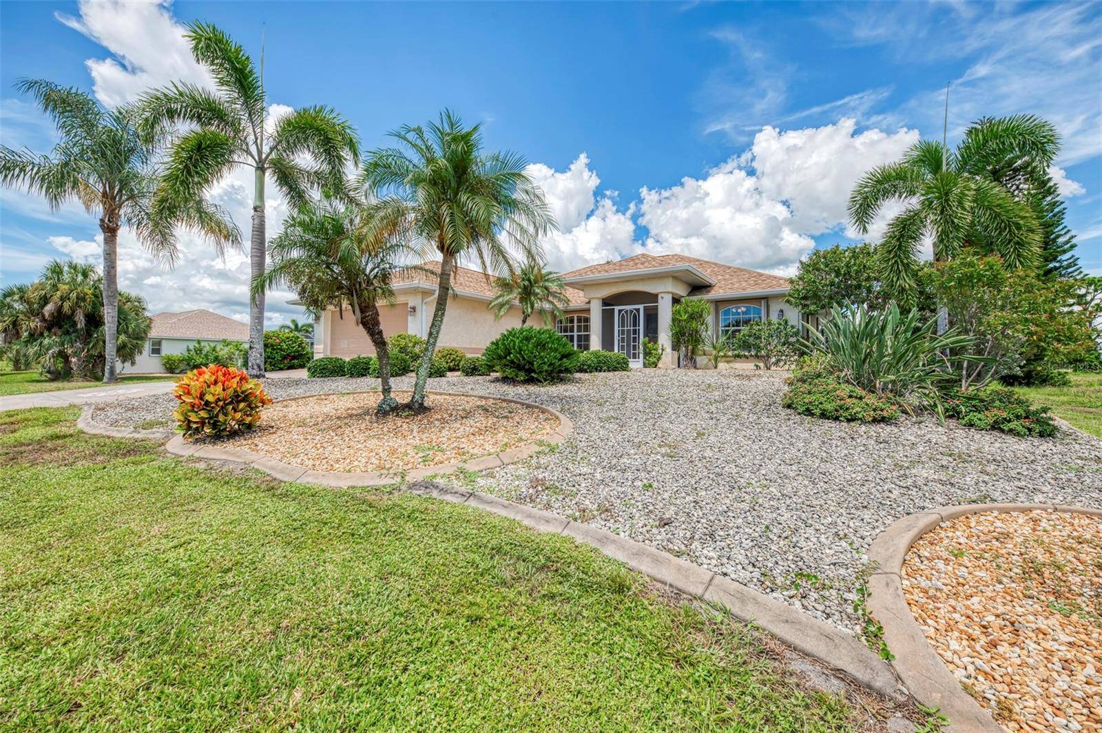 25 TOURNAMENT RD, Rotonda West, FL 33947