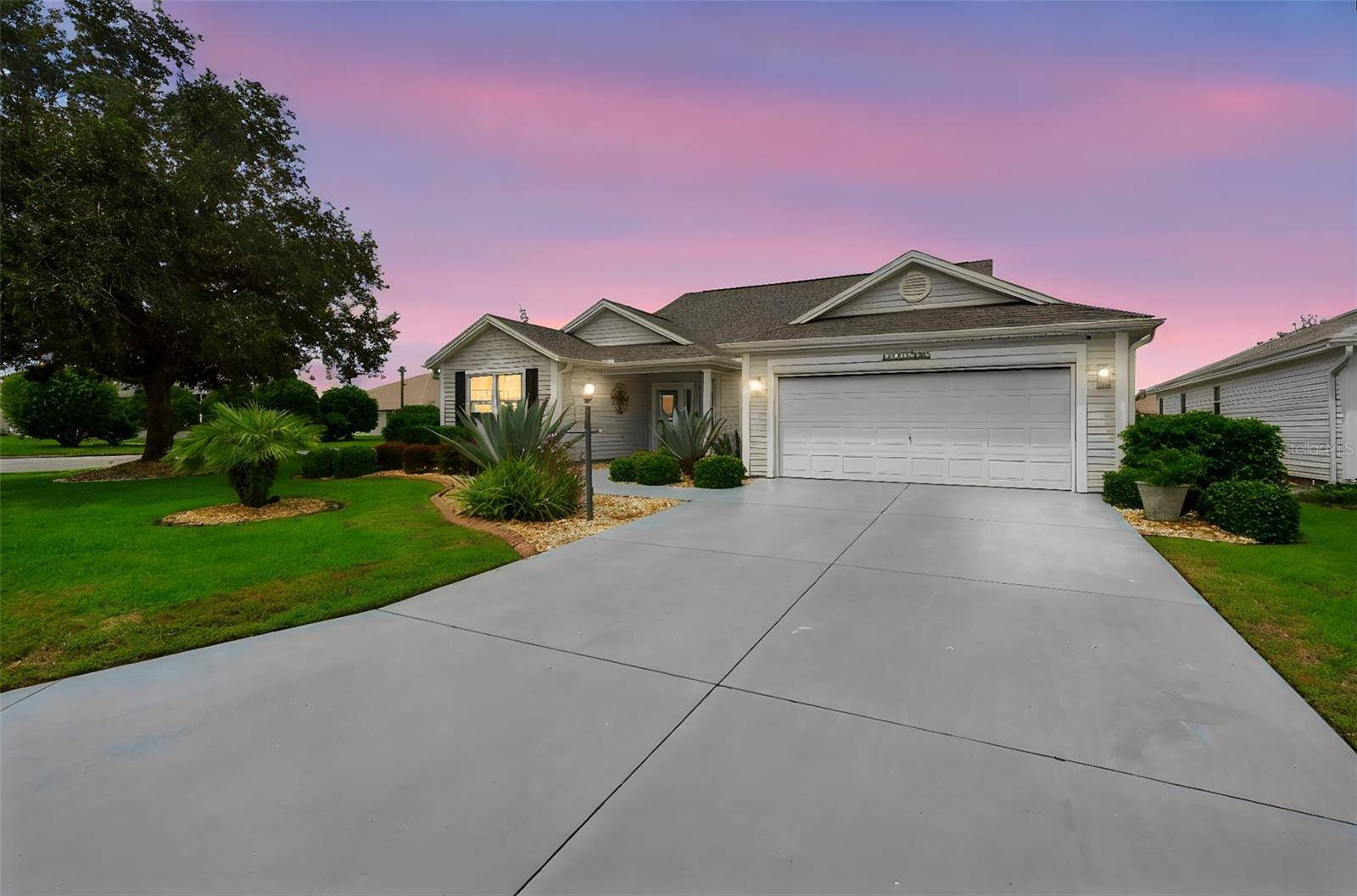 633 COKESBURY DR, The Villages, FL 32162