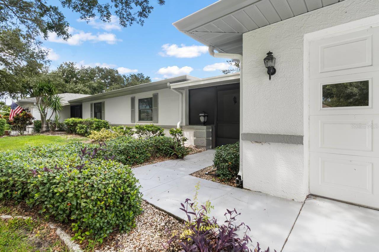 1613 LAUGHTON PL, Sun City Center, FL 33573