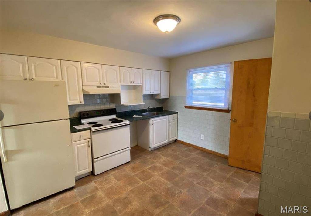 6824 Larry LN, Berkeley, MO 63134