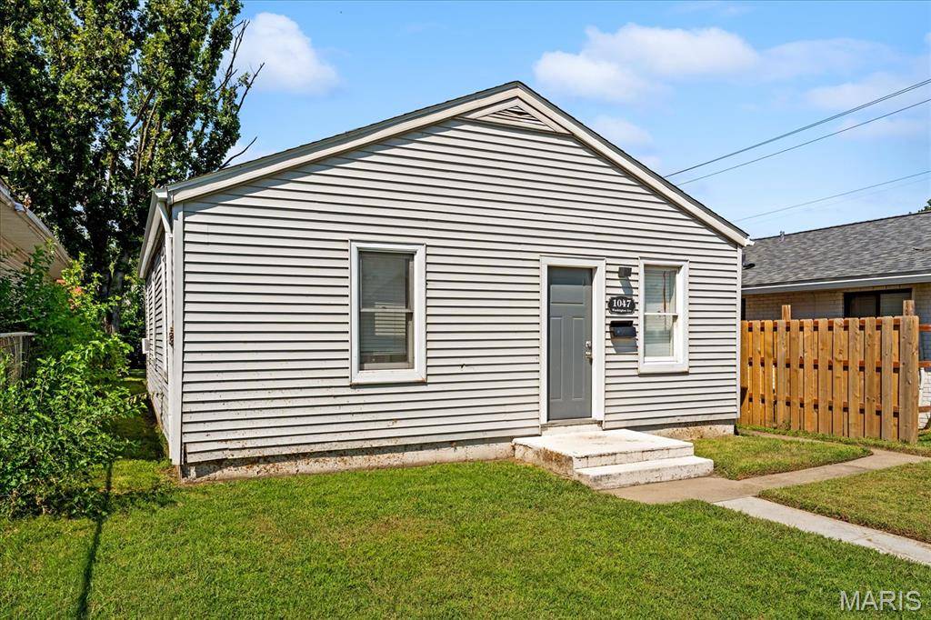 1047 Washington AVE, Madison, IL 62060
