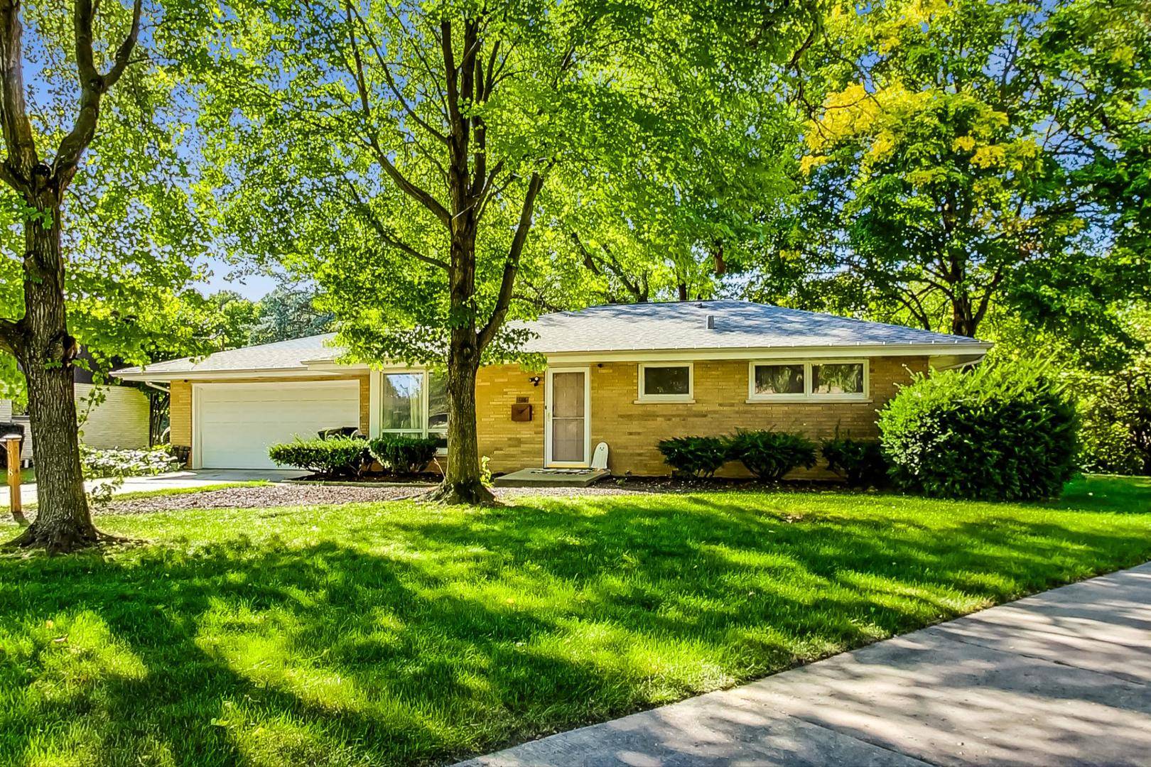 318 April CT, North Aurora, IL 60542