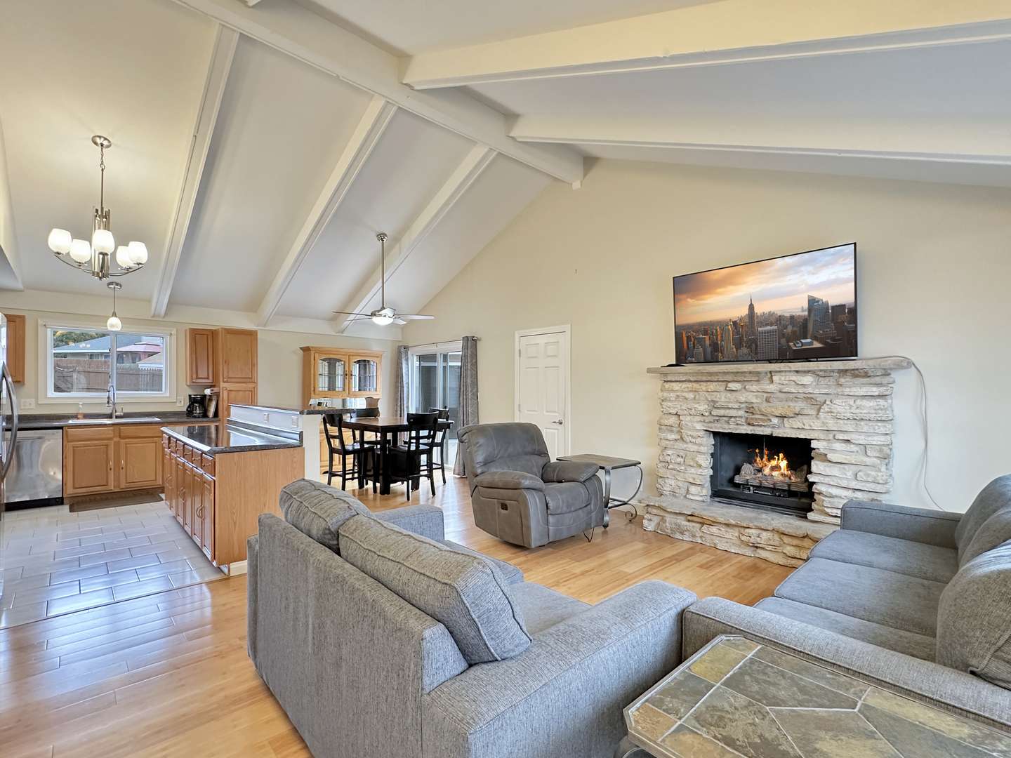 218 Windridge DR, Mchenry, IL 60050