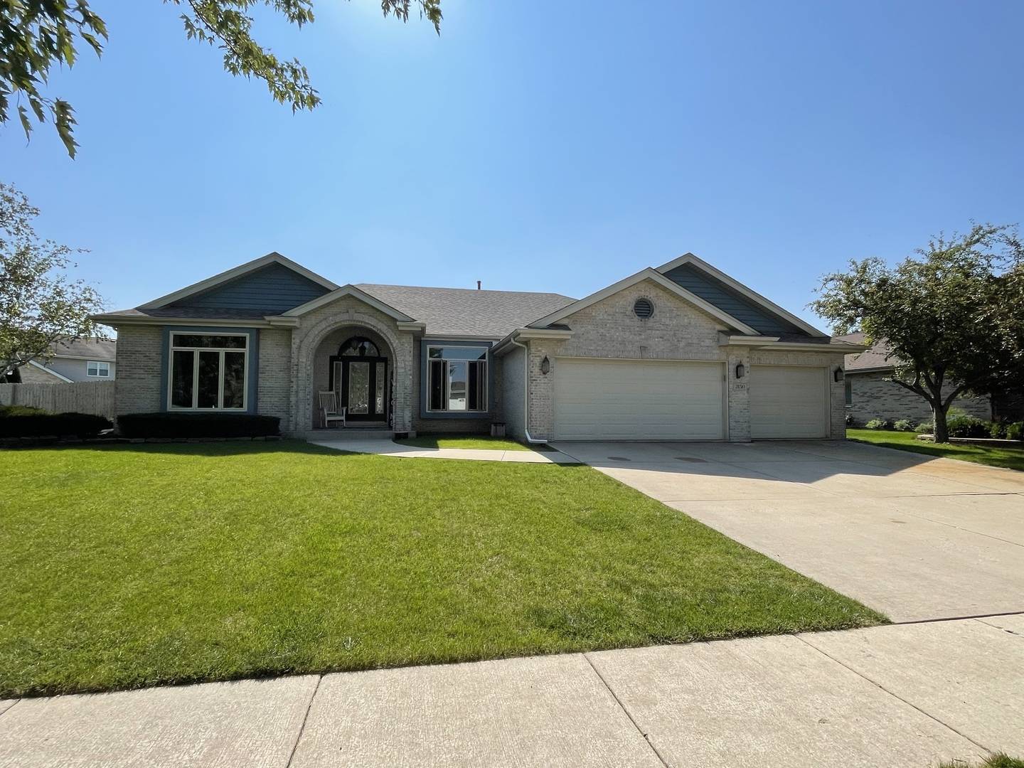 2150 Thames River LN, New Lenox, IL 60451