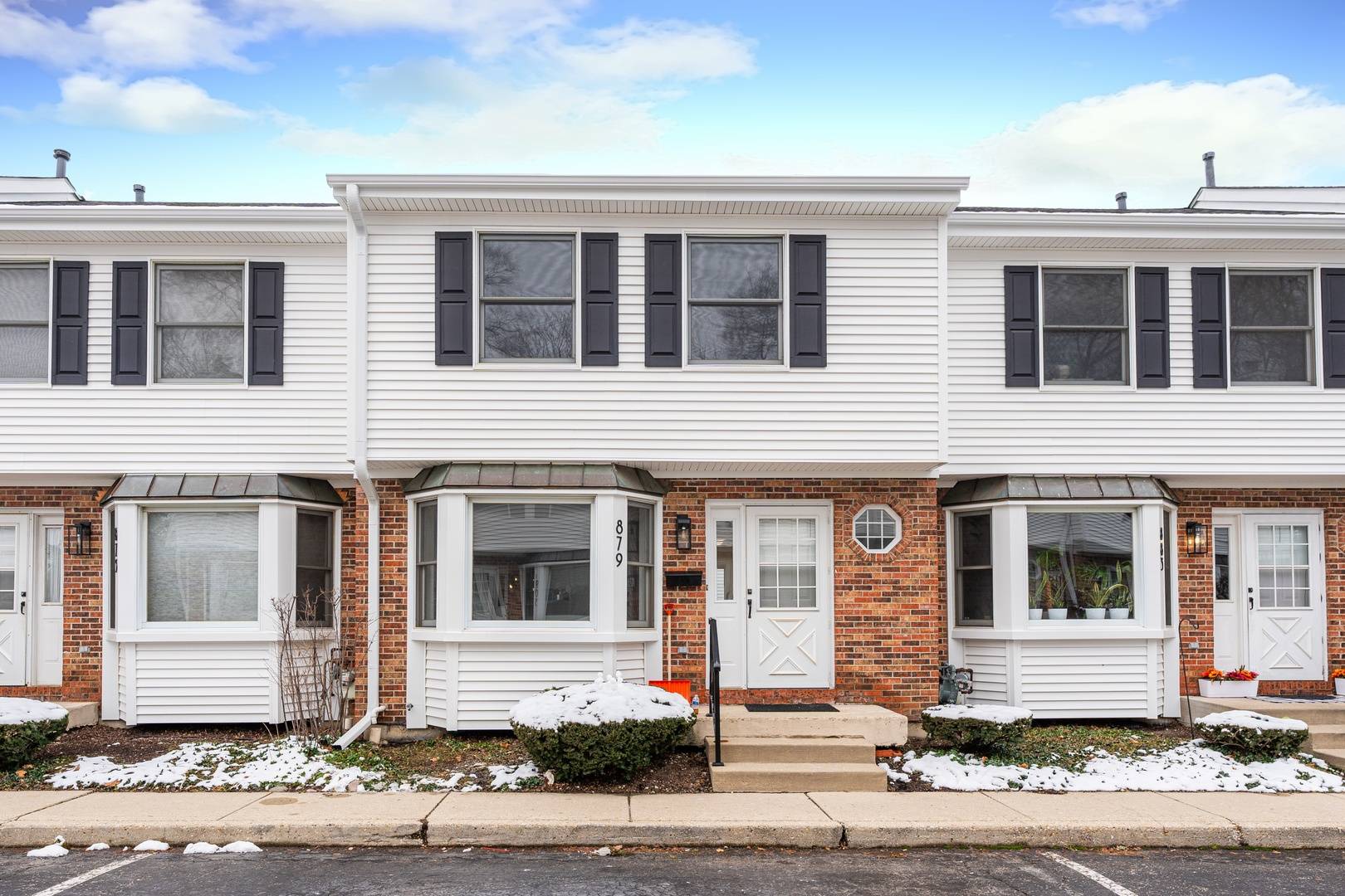 879 College AVE, Wheaton, IL 60187