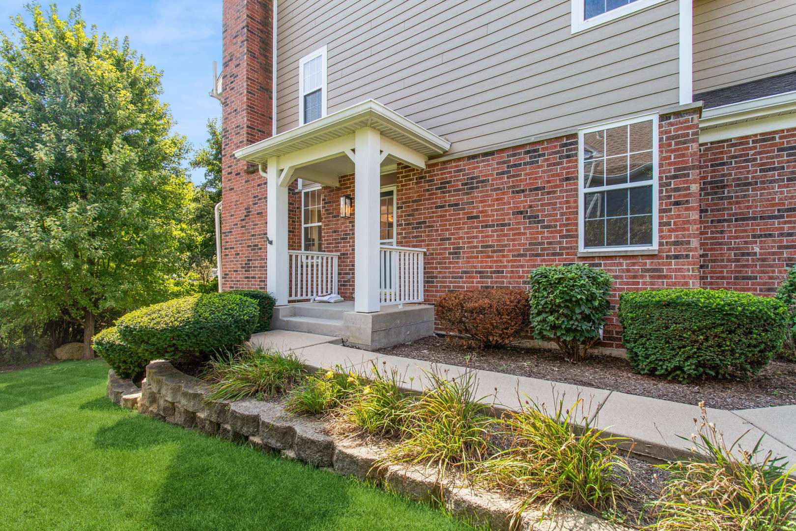 135 Tanglewood DR, Glen Ellyn, IL 60137